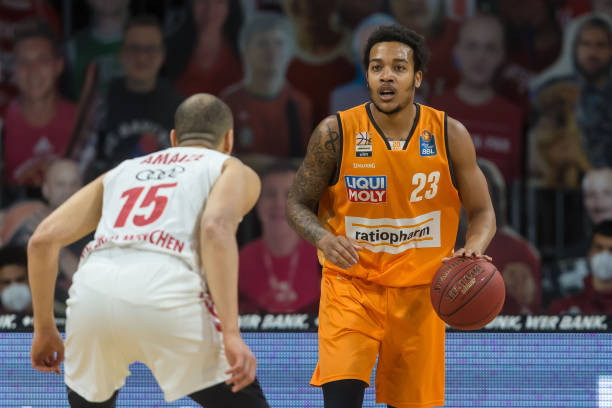 在这场激烈 在这场激烈